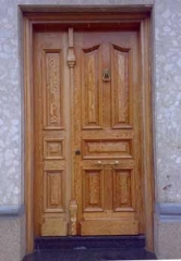Puerta de entrada de pino oregon