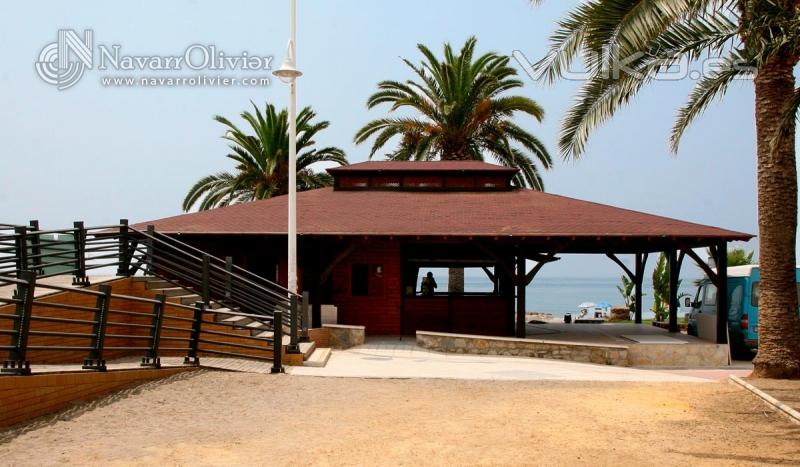 Chiringuito de playa de 150m2. Cubierta a 4 aguas con amplia cocima, almacen, barra y terraza.