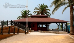 Chiringuito de playa de 150m2 cubierta a 4 aguas con amplia cocima, almacen, barra y terraza