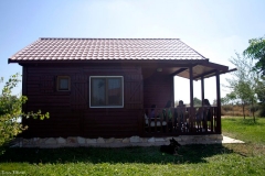 El jardin y porche del bungalow