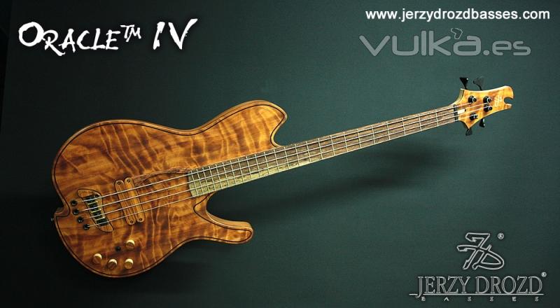 Bajo Jerzy Drozd Oracle IV con la tapa de redwood flameado y acabado natural