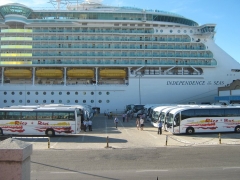Atendiendo al Crucero Independance of the Seas en el Muelle de Cádiz