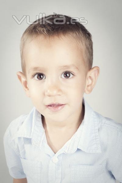 Sesiones infantiles profesionales. Visita nuestra web http://www.artefoto.net/