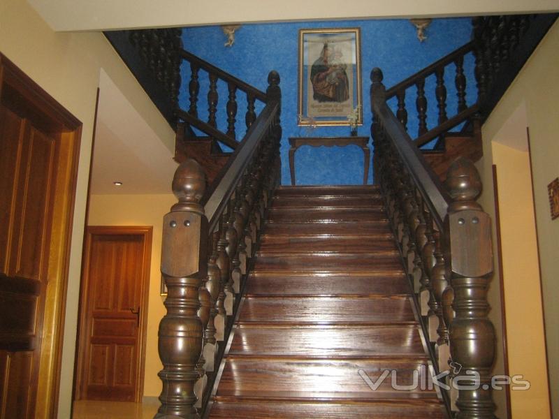 ESCALERA DE MADERA