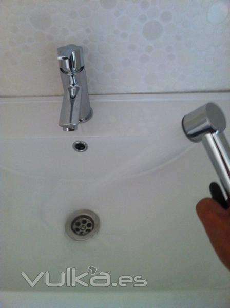 Detalle Grifo Lavabo-Inodoro, Ideal para sitios donde no se puede poner Bidet