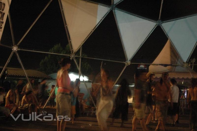 Domo estructuras ,en el rototom la carpa domo  se uso de pista de baile Dub staion