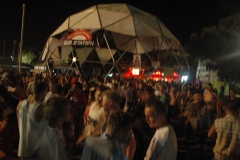 Las noches en el domo de domo estructuras ,pista dub station rototom
