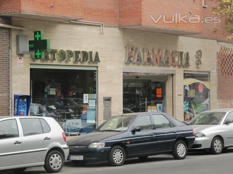 Proyecto de obra e instalaciones de local comercial destinado a farmacia y laboratorio