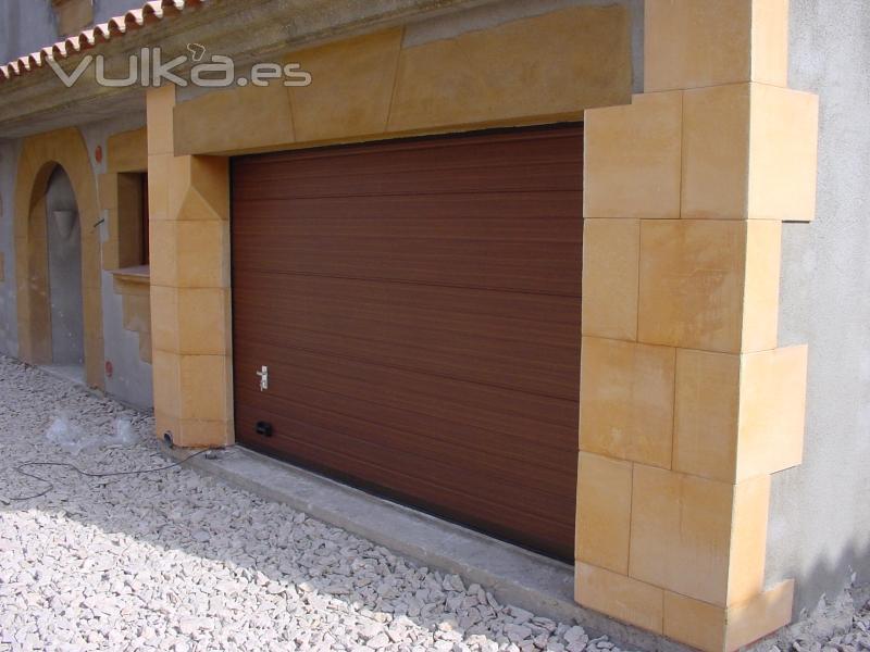 Puertas de garaje imitacion madera