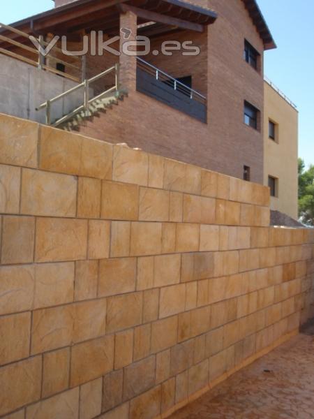 Muro construido con bloques ecolgicos