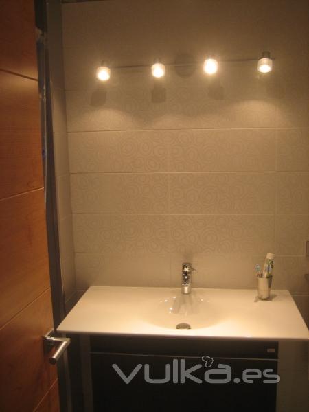 Mueble bao con lavabo encimera