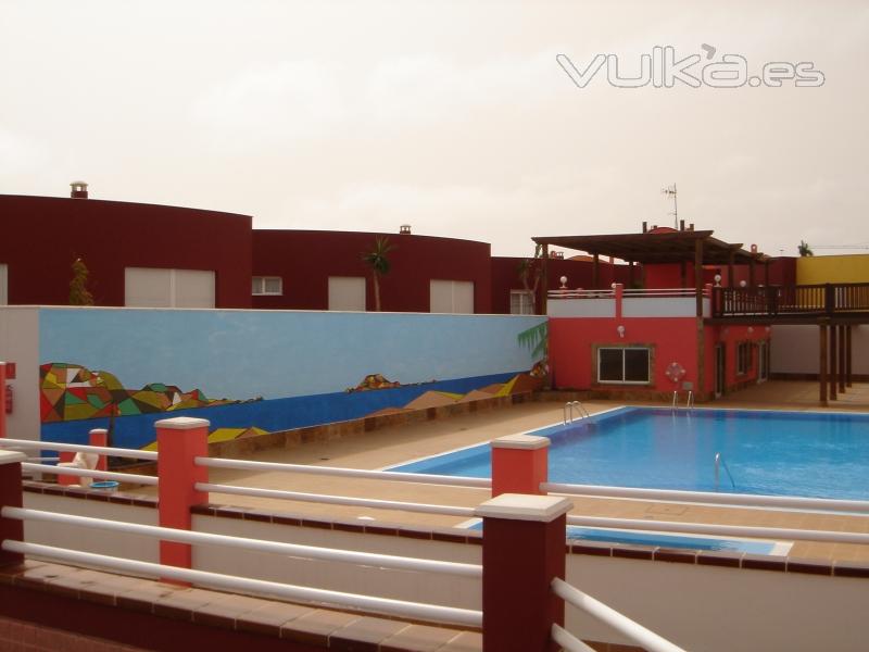 MURAL EN PISCINA URBANIZACIÓN LOS ABANICOS (FUERTEVENTURA)