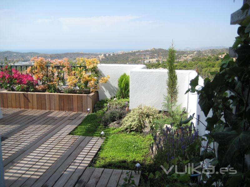 Terraza con pequeo jardin. Benidorm