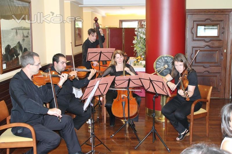 Quinteto de cuerda de Moscu en actuacion en Club cde Regatas de Gijon