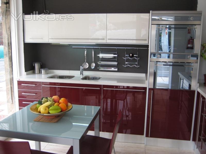 Acrilux Brillo canto alunimio + Silestone