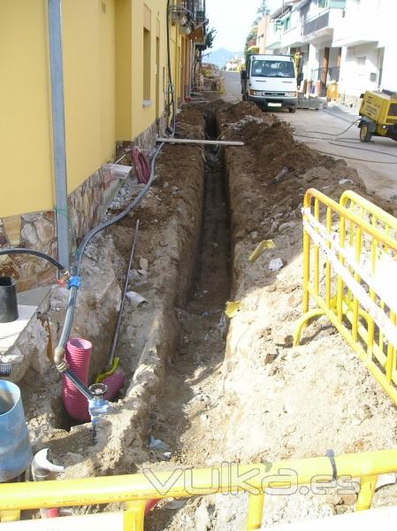 Projecte i Direcci de les obres de reurbanitzaci i soterrament de serveis electr./telef/aigua/gas