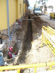 Projecte i direccio de les obres de reurbanitzacio i soterrament de serveis electr/telef/aigua/gas