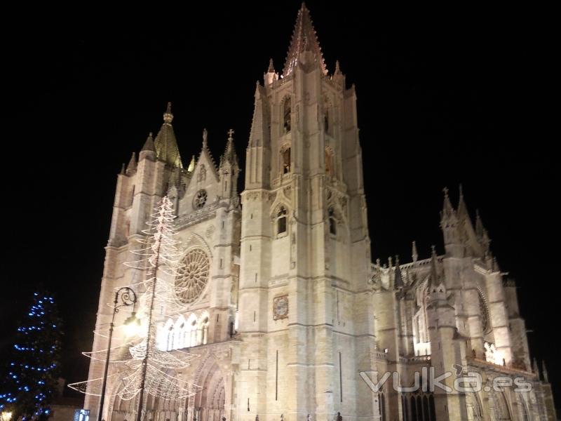 La belleza de catedral de Len iluminada .