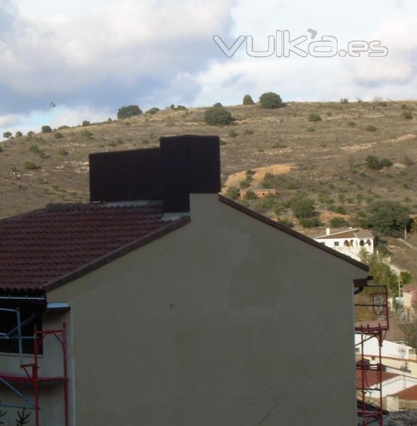 Capotas de chimenea en aluminio soldado y lacado al horno, lama veneciana, con acceso al interior .