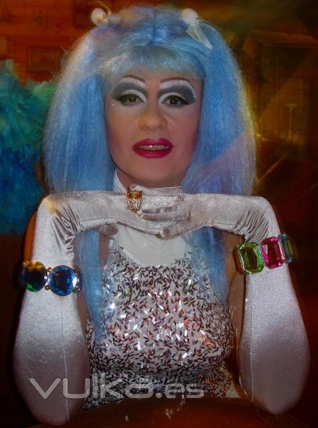 Vive una despedida de soltera o soltero inolvidable con drag queen Gabrielle.