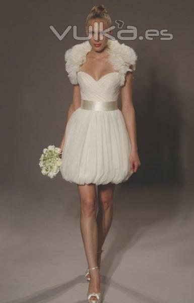 Elegante vestido de novia corto