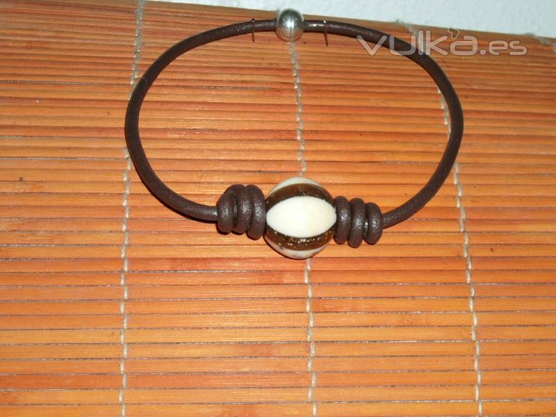 COLLAR DE CUERO