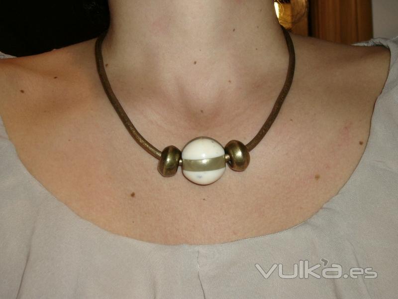 COLLAR DE CUERO