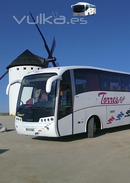 Autocar en excursion por la Mancha