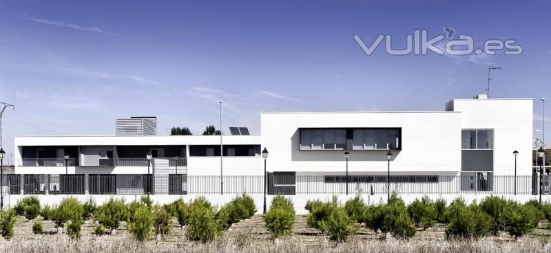 Equipamiento y edificio residencial en Albacete