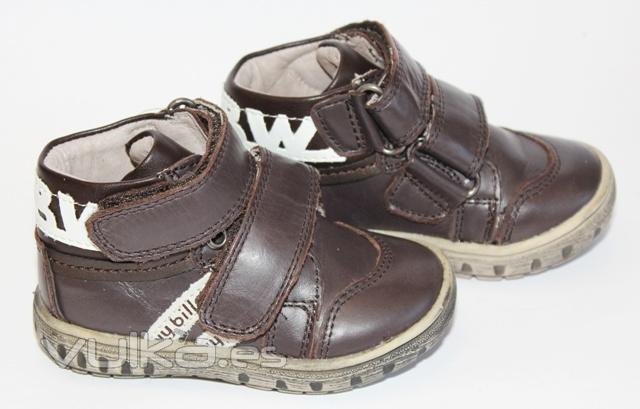 Zapatilla Billowy de bota atadas con velcro, geniales para los niños