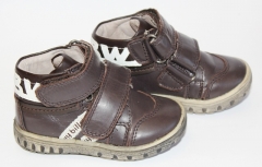 Zapatilla Billowy de bota atadas con velcro, geniales para los niños