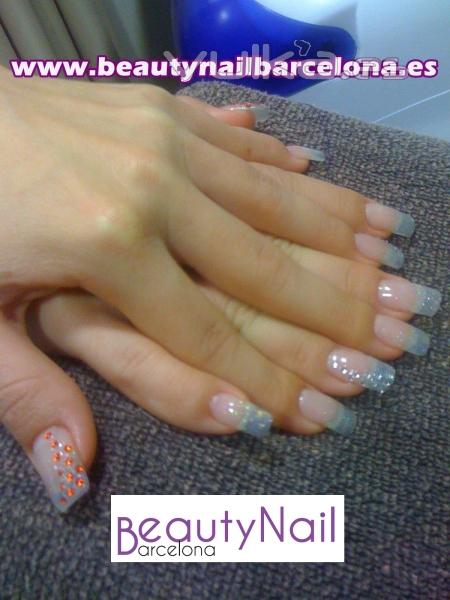 Manicura de gel con decoracion 