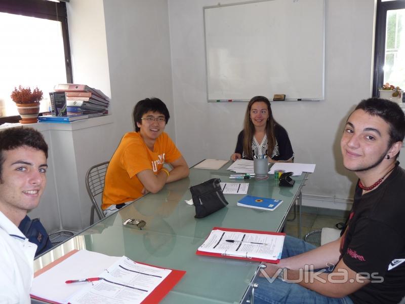 Estudiantes en la Academia de idiomas de Zador Vitoria