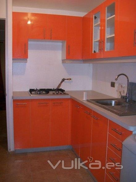 Mueble de cocina alto brillo naranja