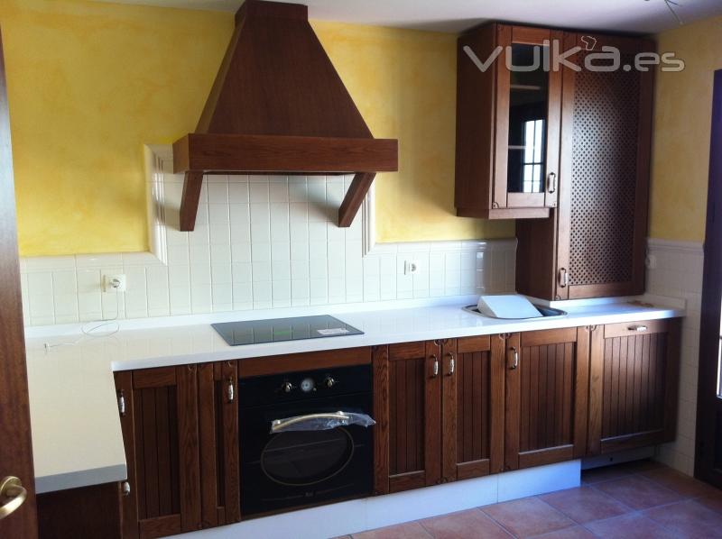 Mueble de cocina en madera de roble