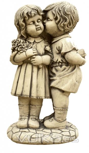 FIGURAS DE JARDIN BESO 65x36cm. 85EUR