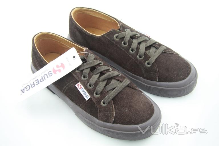 Modelo 2750d de Superga disponible hasta talla 43 en www.trescatorcezapatos.com