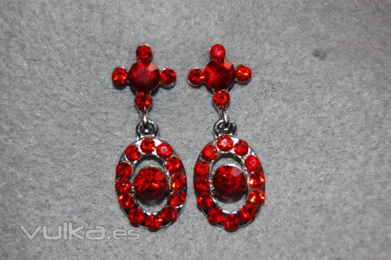 Pendientes ovalados cubierto de brillos rojos a 3.95 EUR