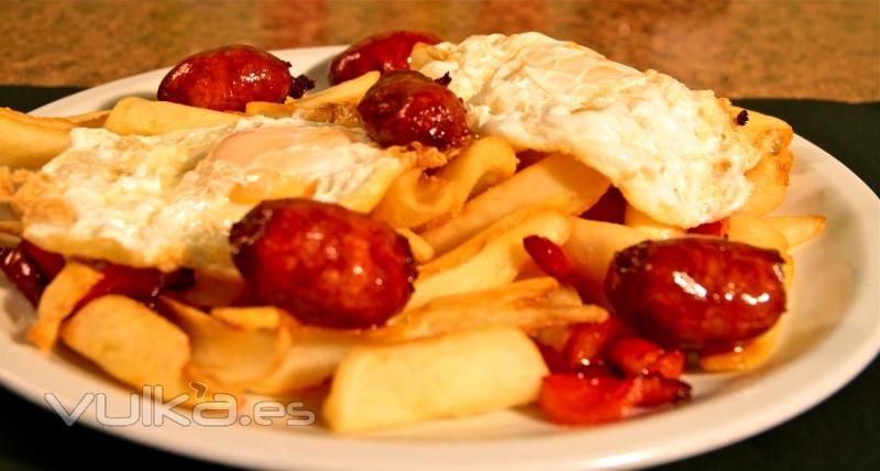 Huevos fritos con chorizo