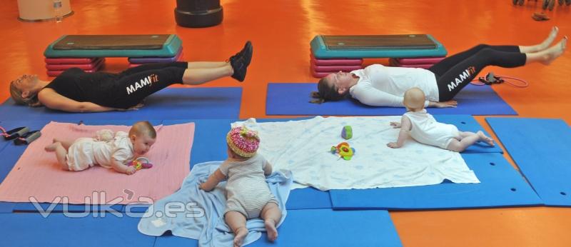 MAMAS CON BEBES EN UN GYM DE BCN