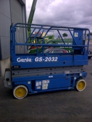 TIJERA ELECTRICA GENIE 8M. AÑO 2.002. 4.200 EUR