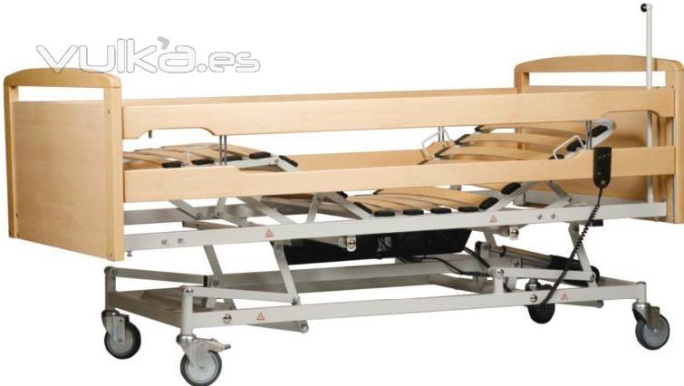 Cama articulada con movimientos de planos y de elevacin electricos. Incluye cabecero, piecero y barandillas en ...