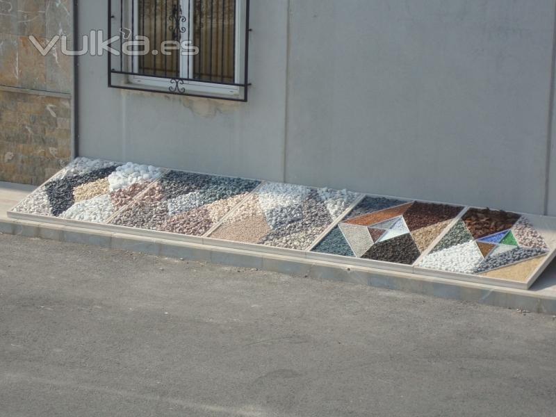 Mezcla depiedras decorativas, canto rodado, cristales triturados, corteza de pino.Todo para Jardines