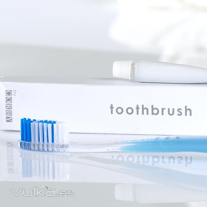 Cepillo de dientes con pasta de dientes Spa Corby