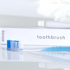 Cepillo de dientes con pasta de dientes spa corby