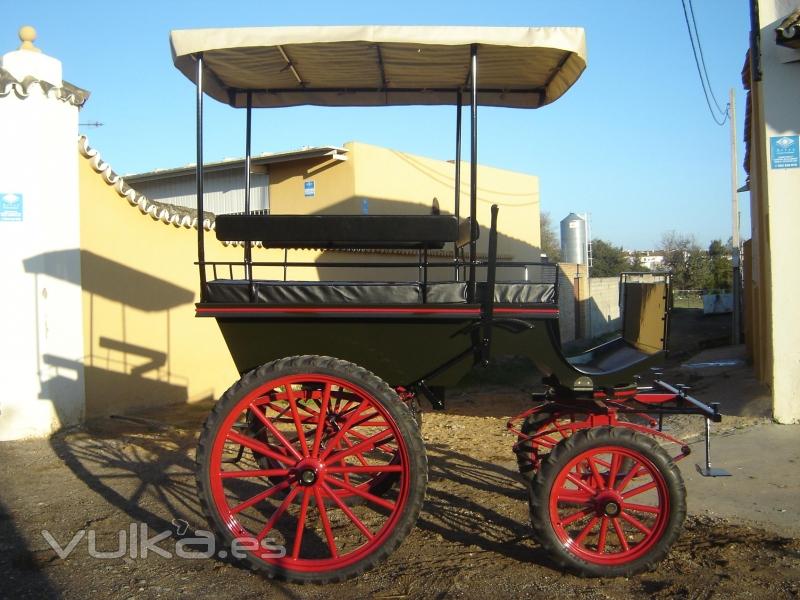 Jardinera 8 plazas, con palio. Carruaje familiar para disfrutar en romerias y paseos por el campo.