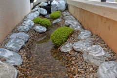Riachuelo natural para estanque