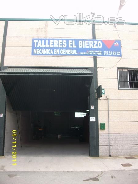 Estamos en el poligono situado frente a la casa SEAT