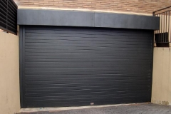 Puerta seccional de garaje, en panel de sndwich 40 mm. acanalada