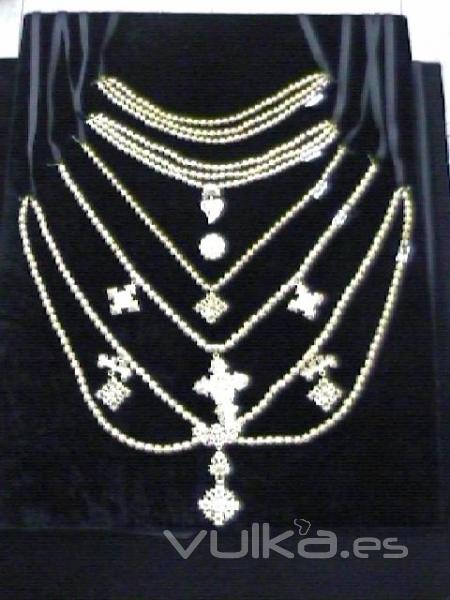 Collares trajes regionales